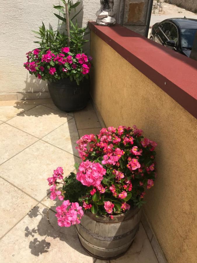 Apartman Nadia Karlobag Dış mekan fotoğraf